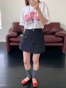 黑色