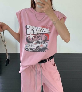 粉红色