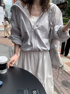 灰色