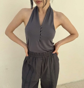 灰色