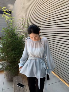 蓝色