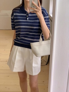 深蓝色