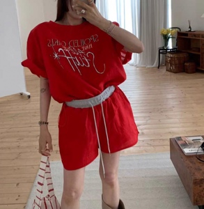红色