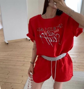 红色