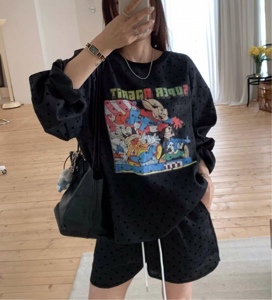 黑色