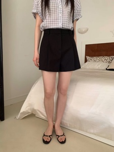 黑色