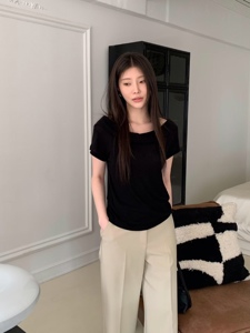 黑色