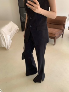 黑色