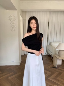黑色
