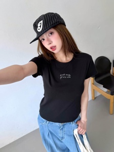 黑色