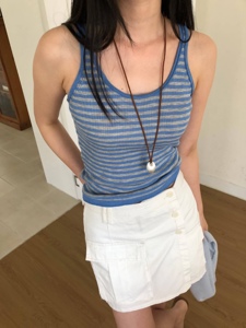 深蓝色