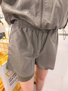 灰色