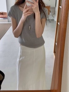 灰色