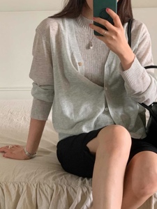 灰色