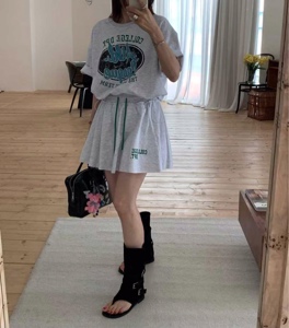 灰色