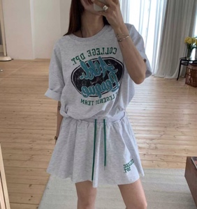 灰色