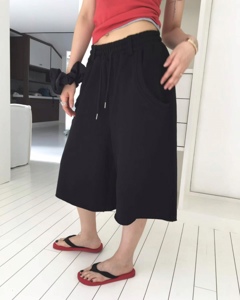 黑色