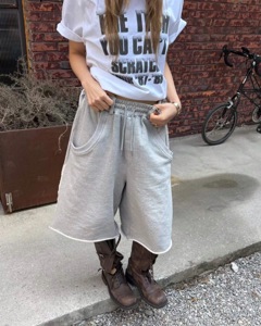 灰色