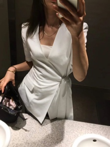 白色