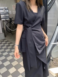 黑色