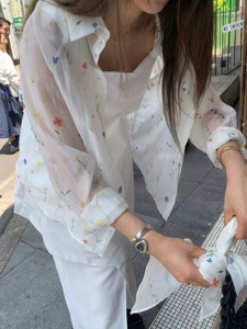 白色