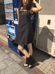 黑色
