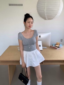 灰色