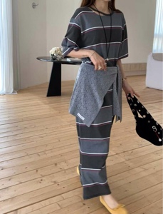 深蓝色