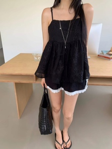 黑色