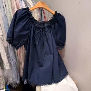 深蓝色