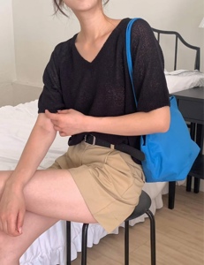 黑色