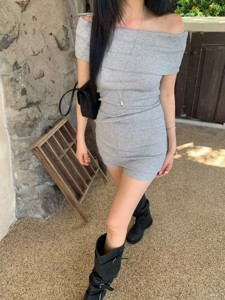 灰色