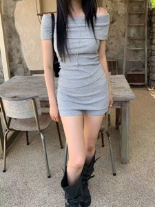 灰色