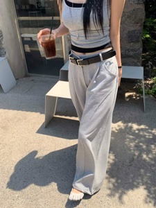 灰色