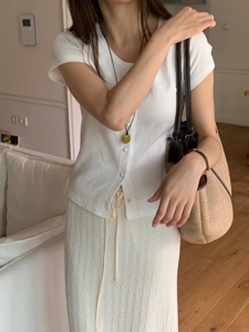 白色