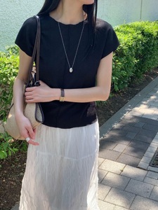 黑色