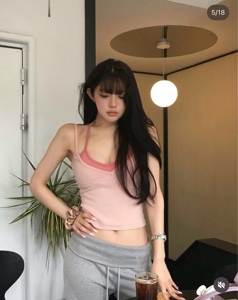 粉红色