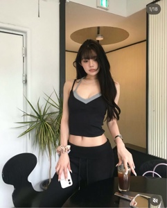 黑色