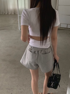 白色