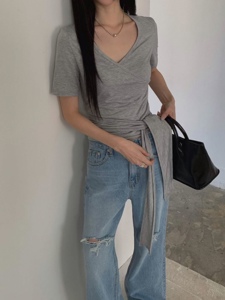 灰色