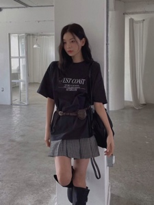 黑色