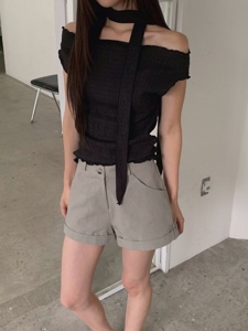黑色