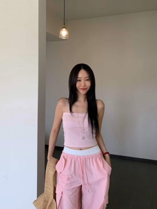 粉红色