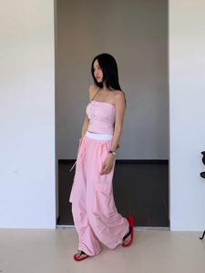 粉红色