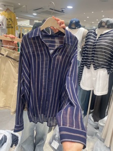 深蓝色