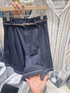 深蓝色