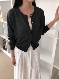 黑色