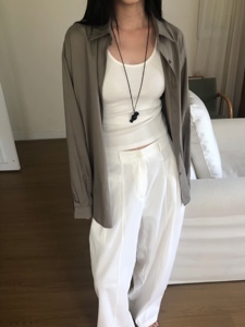 浅棕色