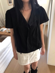 黑色