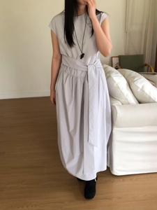 灰色
